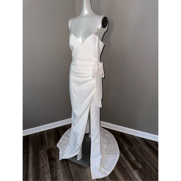 Cinq à Sept Women's Emmie Crystal-Strap Gown - Ivory - Picture 11 of 13